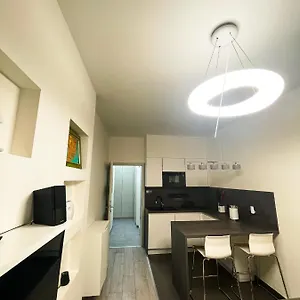 https://apartments-in-the-heart-of-110-00.praguehotelsweb.com